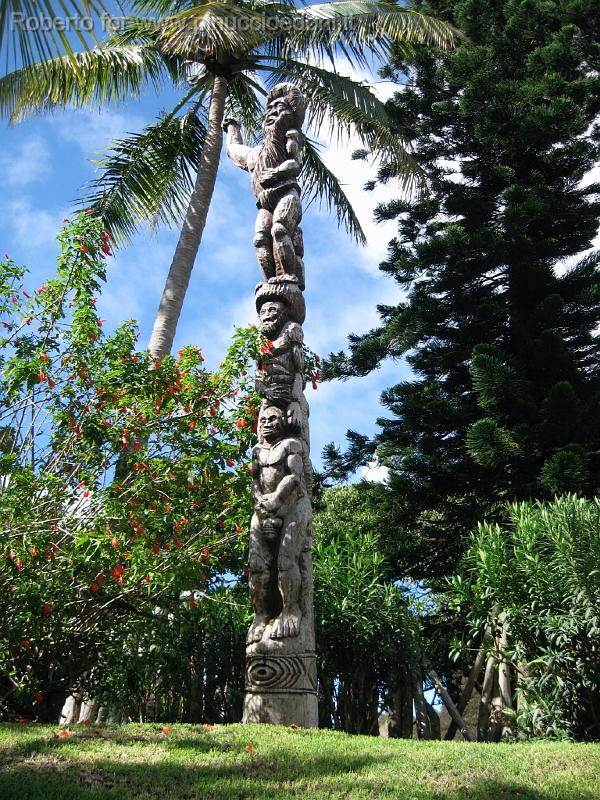 04-centro culturale Tjibaou-scultura lignea Kanak.JPG